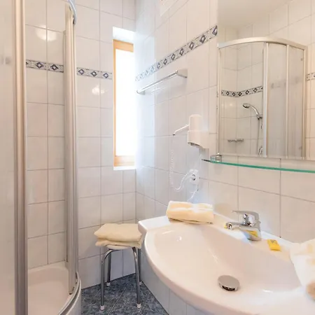 Pension- Kristall Apartahotel Tröpolach
