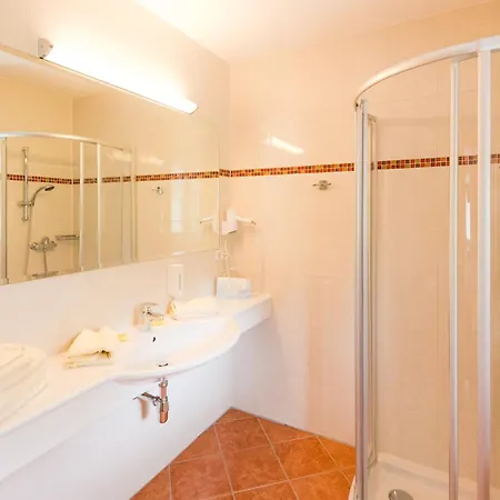 Pension- Kristall Apartahotel Tröpolach