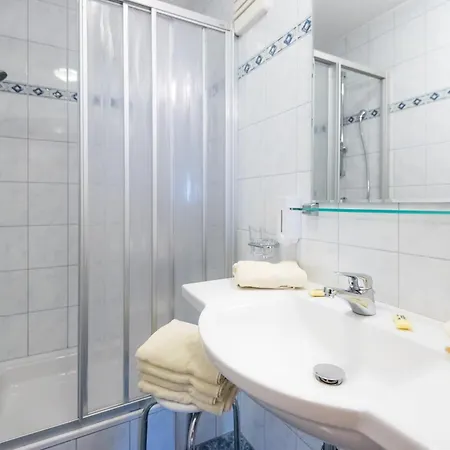 Pension- Kristall Apartahotel Tröpolach