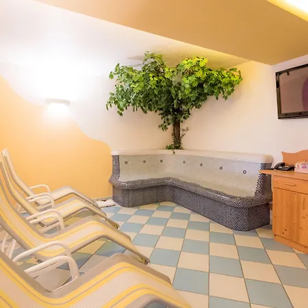 Pension- Kristall Aparthotel Tröpolach