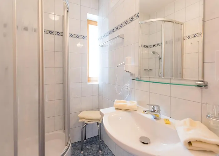 Pension- Kristall Apart Otel Tröpolach