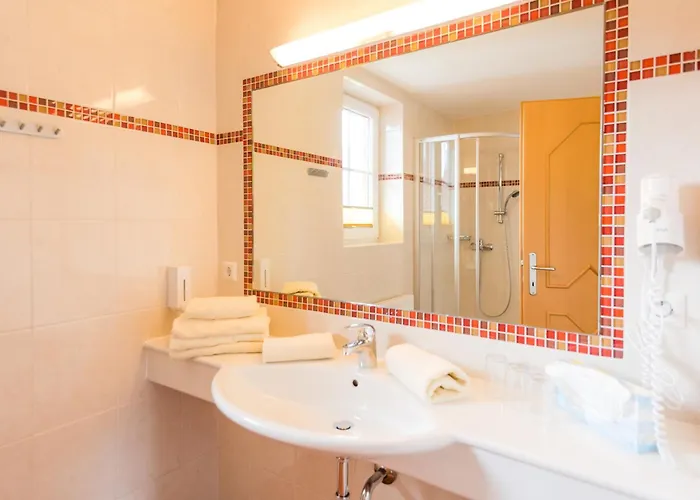 Pension- Kristall 아파트호텔 트로폴라흐