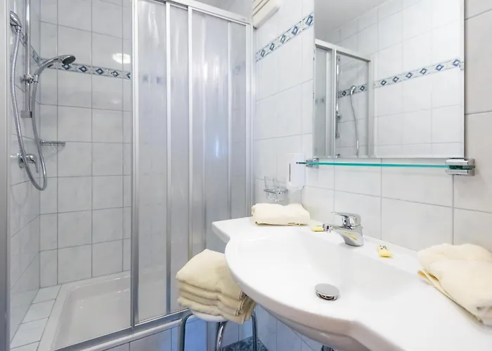 Pension- Kristall Apart Otel Tröpolach